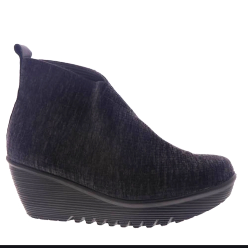 Bernie Mev Black Velvet Sally Wedge Boots
